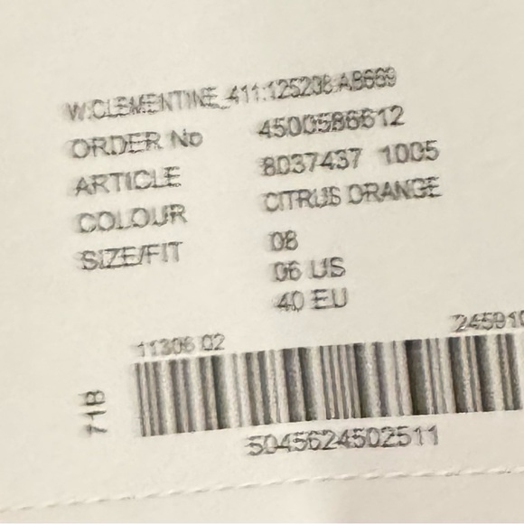 BURBERRY 
Check Print/Stretch Pencil Skirt
Women’s size 6 - Picture 6 of 9